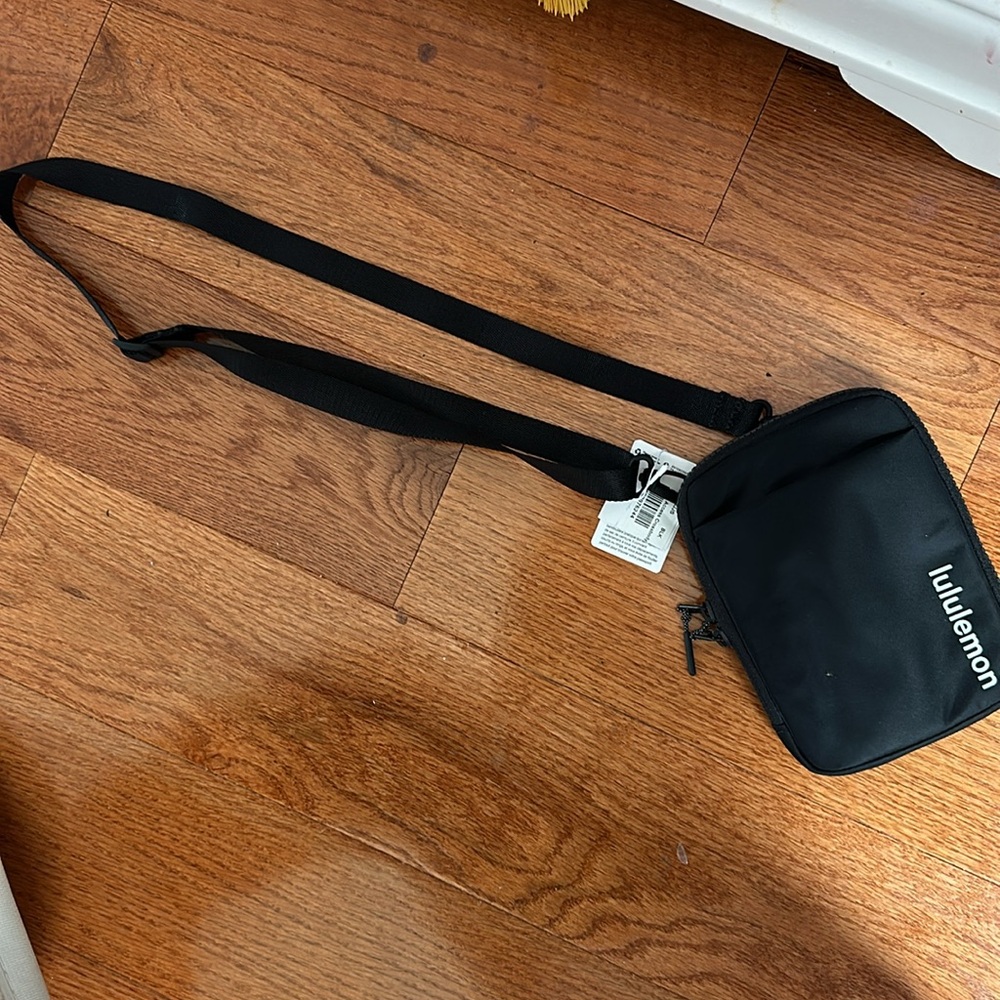 Lululemon easy access crossbody